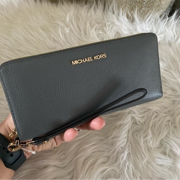 New Michael Kors jet set travel large continental wallet - Picture 1 of 16